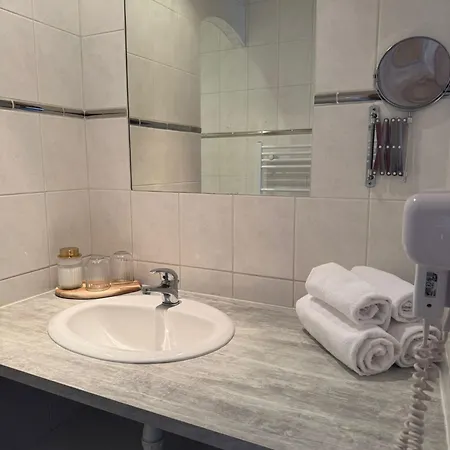 Bed & Breakfast L'amiraute Sur Baise 3*