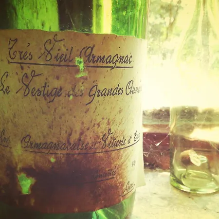 לינה וארוחת בוקר L'amiraute Sur Baise 3*